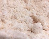 Foto del passaggio 2 della ricetta Biscotti al mandarino con mandorle e farina di riso