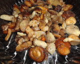 Foto del paso 1 de la receta: Muslos de pollo con salsa de setas