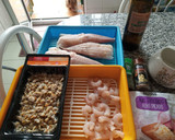 Foto del paso 1 de la receta: Cazuela de colas de rape, almejas y gambas