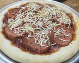 Foto langkah ke 5 dari resep 1092. Margherita Pizza with Pepperoni.