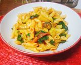 Foto del paso 9 de la receta Pasta con puerro, espinacas y aceitunas negras (vegano)