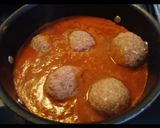 Foto del paso 5 de la receta: Albóndigas de cerdo rellenas en salsa de chipotle🌺