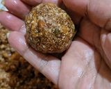 A picture of step 5 of Til,gud suji ladoo.