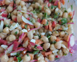 Foto del paso 3 de la receta: Ensalada de garbanzos con salsa ravigote