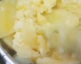 Foto langkah ke 2 dari resep Simple mashed potatoes.