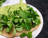 A picture of step 6 of Avocado, smoked salmon and pickle sandwich.