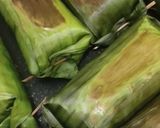 Foto langkah ke 9 dari resep Naskun Bakar (Nasi Kuning Ayam Suwir Kemangi Bakar) | Nasi Bakar.