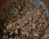 A picture of step 5 of Bhindi gravy.