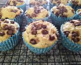 รูปขั้นตอนการทำที่ 6 ของ Healthy Banana Choc-chip Oat Muffins | มัฟฟินกล้วยช็อกชิพโอ๊ต