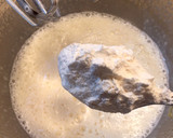 Foto del paso 9 de la receta: Bizcocho de chocolate blanco, frambuesas y piñones