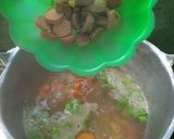 Foto langkah ke 3 dari resep Sup Bakso Sosis.