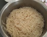 A picture of step 1 of Sevai upma.