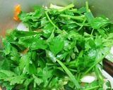 Hình bước làm 4 của món Mực xào cần tỏi