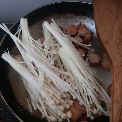 Yetuk lesbiyanlar ustunlik qiladi