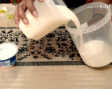Foto del paso 1 de la receta: Como hacer yogurt natural con fresa fácil económico y rápido!!!