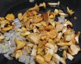 Garganelli con speck, finferli e zafferano recipe step 1 photo