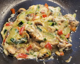 Foto del paso 5 de la receta: Cazuelita de calabacín y champiñones con bechamel gratinada