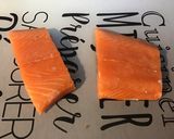 Une image de l'étape 1 de Pavés de saumon marinés et aneth à la plancha.