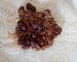 A picture of step 5 of Quick chilli, bean n salad wrap.