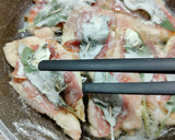 Foto del passaggio 4 della ricetta Saltimbocca alla Romana