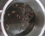 Foto del paso 2 de la receta: Salsa de ciruelas y vino tinto para carnes de Navidad