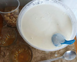 Foto del paso 2 de la receta: Yogur casero de miel y frutos secos