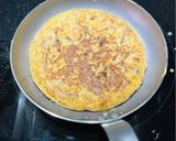 Foto del paso 4 de la receta: Tortilla de patata y cebolla 🥔 🧅 🇪🇸 ⚽️ 🏴