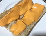 Hình bước làm 2 của món Bánh Mì Double Cheese Siêu Nhanh Với Thịt Nguội