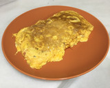 Foto del paso 2 de la receta: Tortilla rellena de tomate, atún, pimiento y champiñones