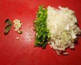 Foto del paso 1 de la receta: Estofado de pollo con patatas y olivas amarillas