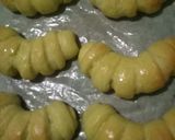 Foto langkah ke 7 dari resep Roti Manis isi coklat.