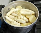 A picture of step 2 of BananapotatoMukimo.