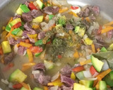 Foto del paso 2 de la receta: Guisito de Quinoa, vegetales y carne (super fácil y rápido)