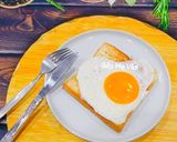 Hình bước làm 2 của món Bánh mì sandwich trứng ốp la