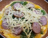 Foto del paso 4 de la receta: Tortilla abierta de espinacas, butifarra y queso con semillas de lino