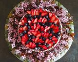 Foto del passaggio 8 della ricetta Crostata di frutta con crema pasticcera e confettura di ciliegie