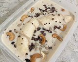 A picture of step 3 of Banana nut overnight oats.