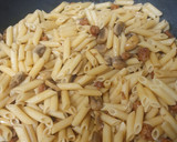 Foto del paso 4 de la receta: Macarrones con chistorra y champiñones