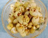 A picture of step 3 of Sweet Salty Makhana.