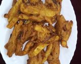 A picture of step 4 of Onion and potato pakoray.