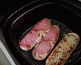 รูปขั้นตอนการทำที่ 3 ของ Baked hotdogs pizza 🌭