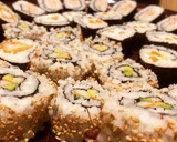 Foto del paso 9 de la receta: Maki y uramaki 🍣🍙🍚🍤🇯🇵🇯🇵🇯🇵
