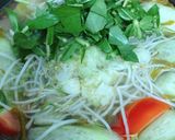 Hình bước làm 4 của món Canh Chua Nấm Bào Ngư Nấu Lá Me