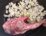 Une image de l'étape 1 de Cotelette sauté aux haricots verts.
