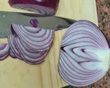 Foto del paso 2 de la receta: Cebolla morada encurtida 💜 solo dos ingredientes 💜