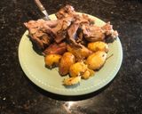 Foto del paso 4 de la receta: Pierna de cordero al horno (macerada 48 hs) con papas asadas