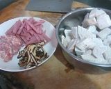 A picture of step 2 of Traditional Taro Cake with Sakura Shrimp.