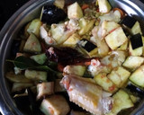 Foto del paso 5 de la receta: Lentejas guisadas con verduras y alitas de pollo, al chun chun
