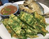 รูปขั้นตอนการทำที่ 4 ของ น้ำพริกกะปิ ไข่ชะอม ปลาทูทอด