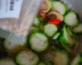 Gambar langkah 4 resipi Petola Tumis Air.